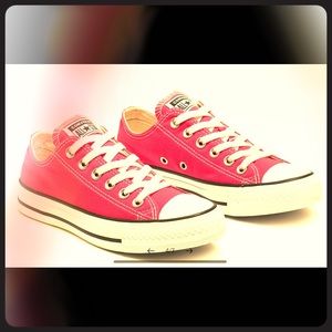 GIRLS ON THE GO!!..NEW CONVERSE CHUCKS..SZ 6 🏃‍♀️